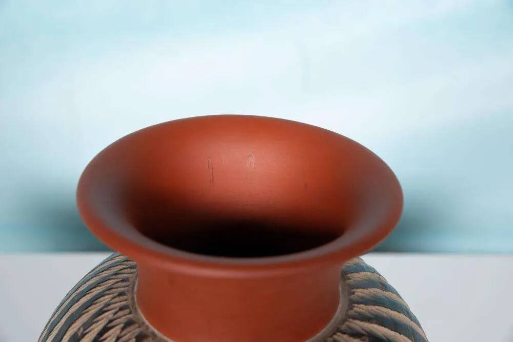 Vintage minimalist ceramic vase Wekara sgraffito