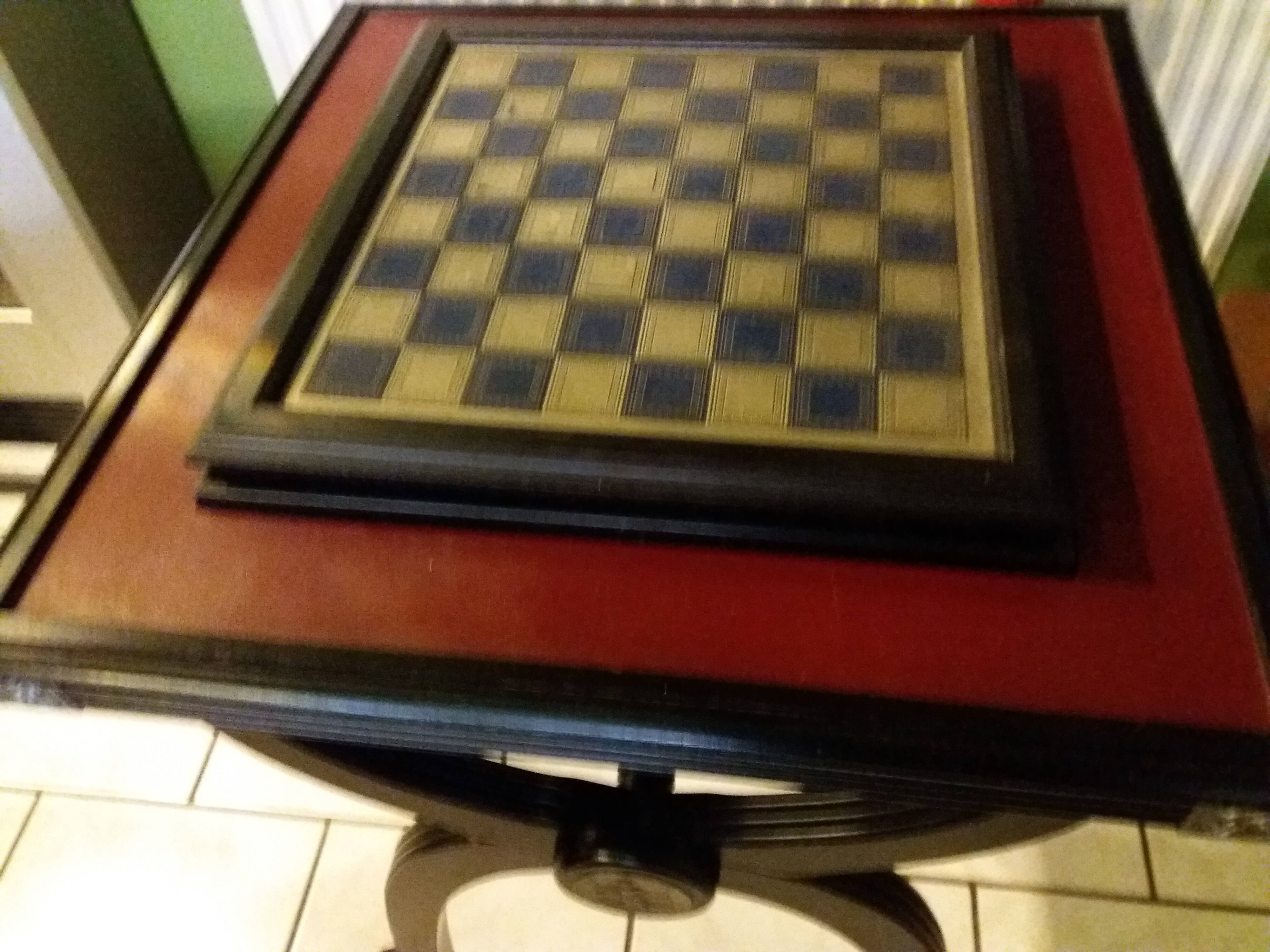 Guéridon avec jeu d'échecs