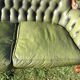 Canapé bois et cuir chesterfield