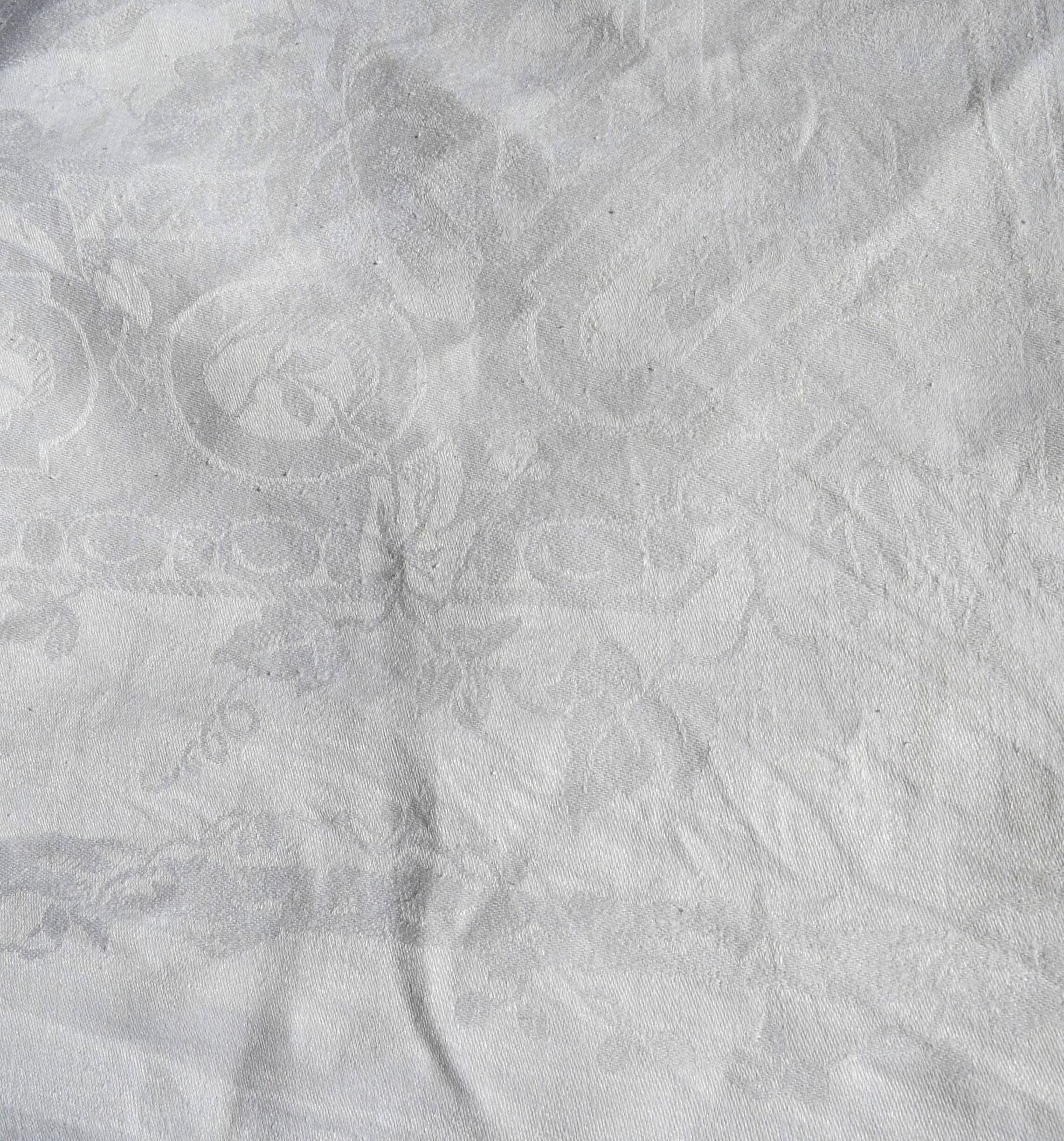 Old tablecloth & 5 linen damask napkins