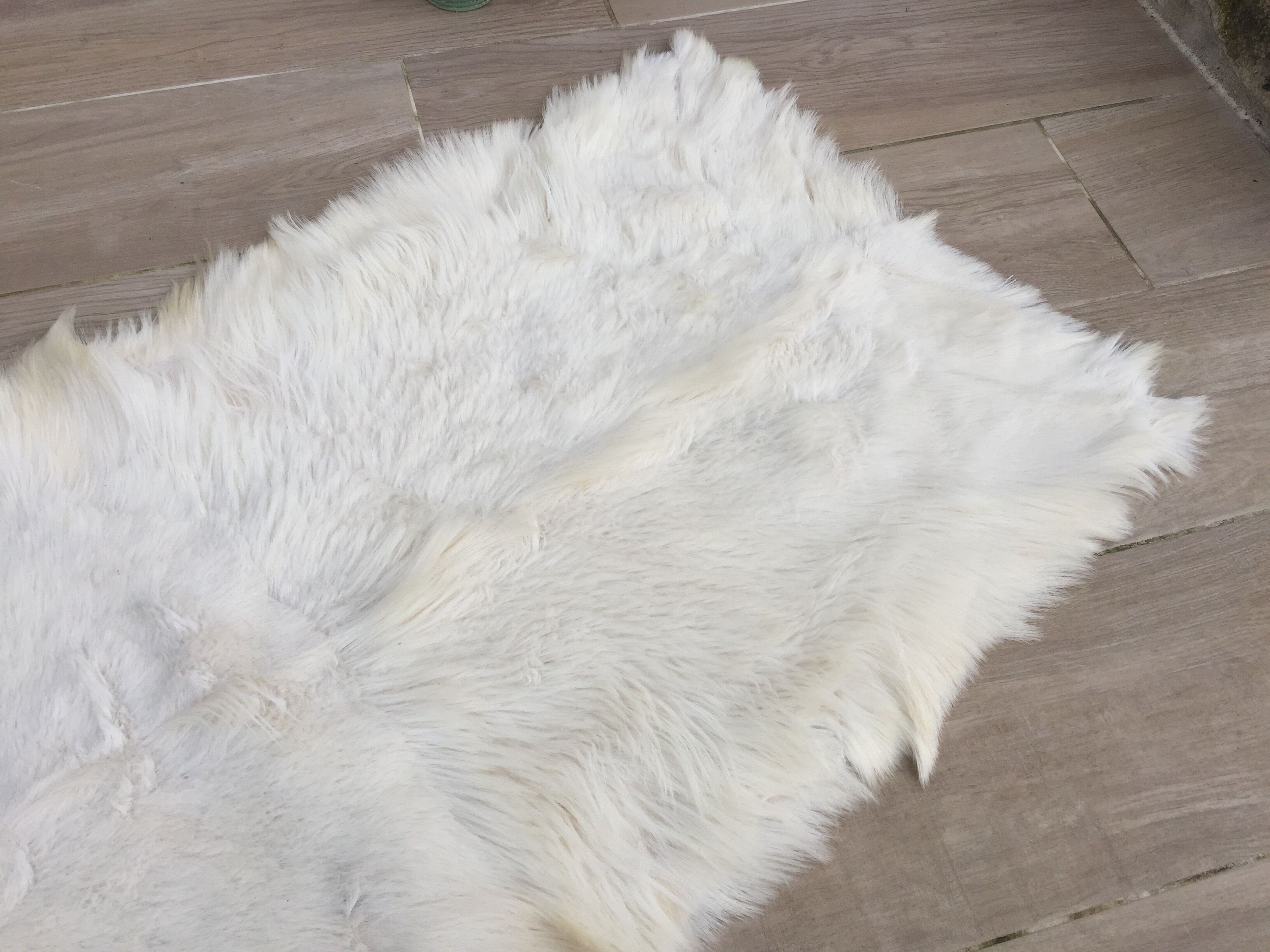Vintage white skin carpet - 60 x 125cm