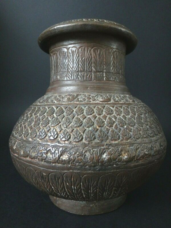 Ancien pichet à eau Moghol en bronze indien oriental Inde XIX
