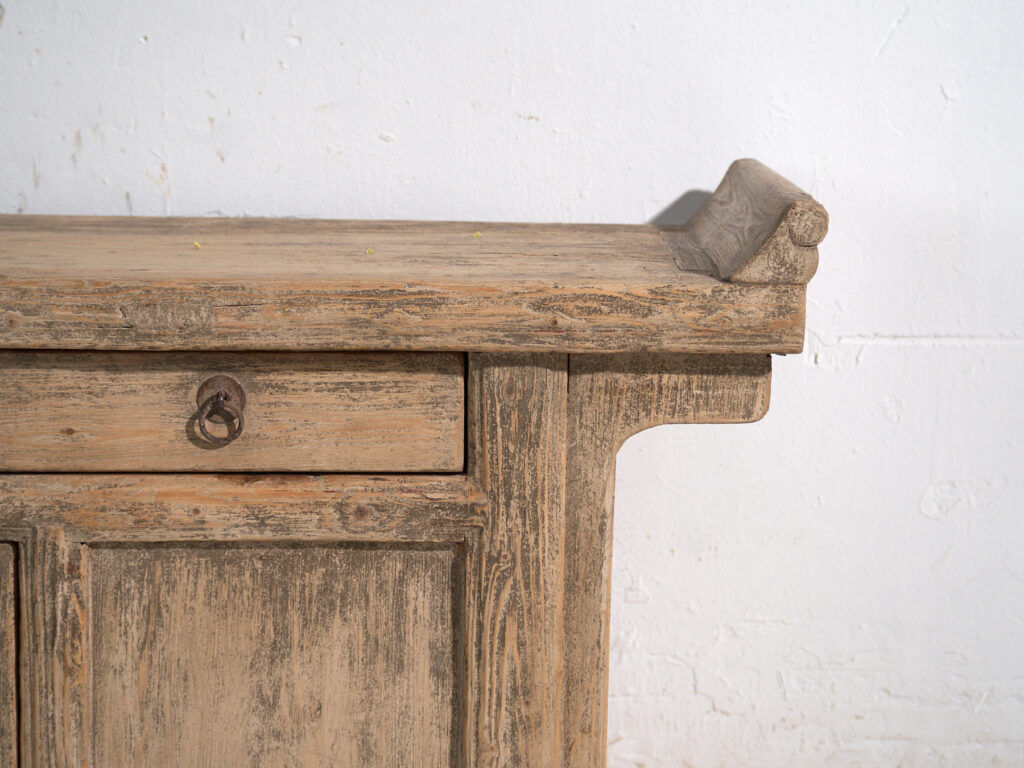 Low altar table in elm with raised ends – China, circa 1950
