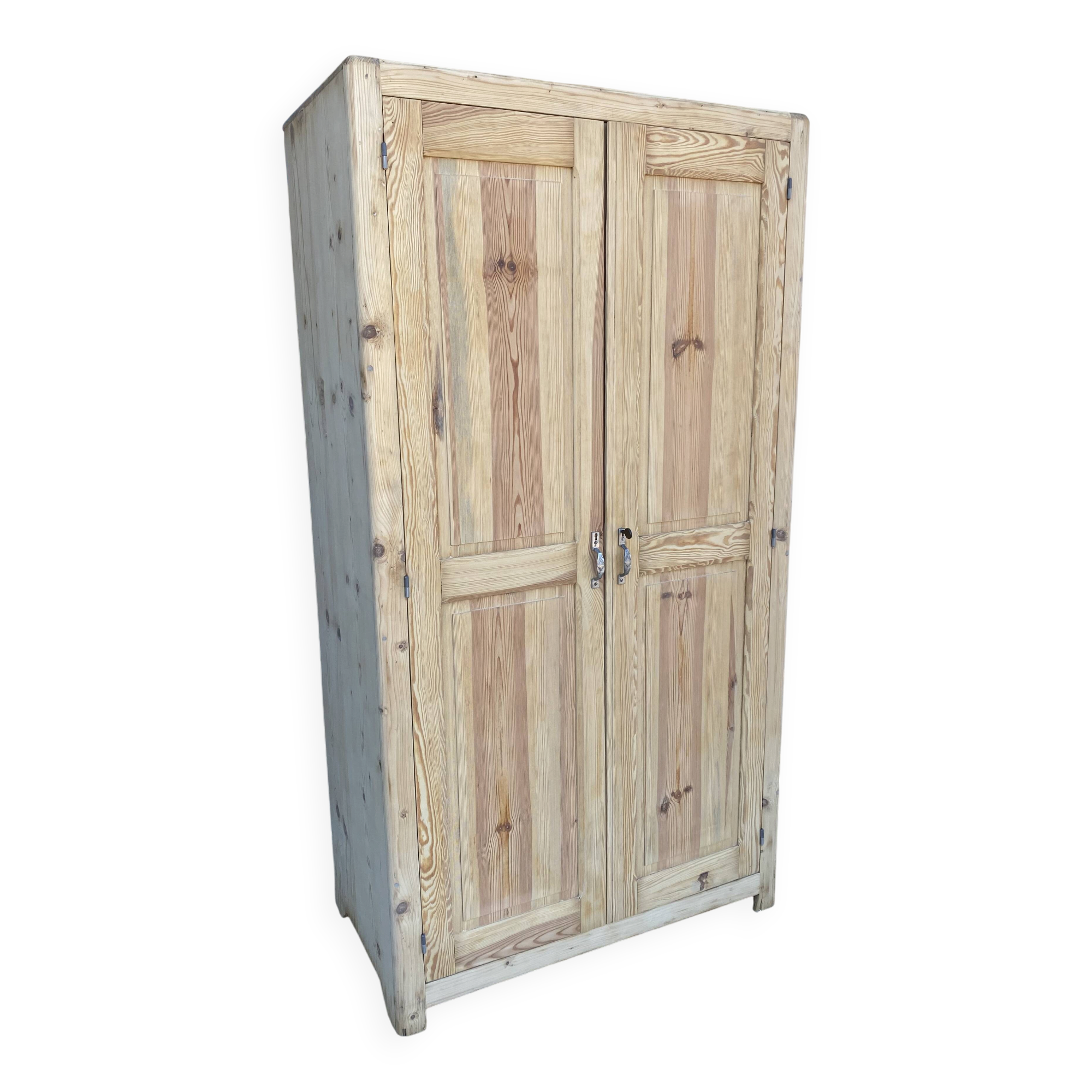 Armoire parisienne