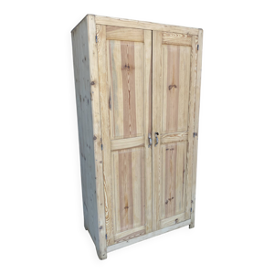 Armoire parisienne