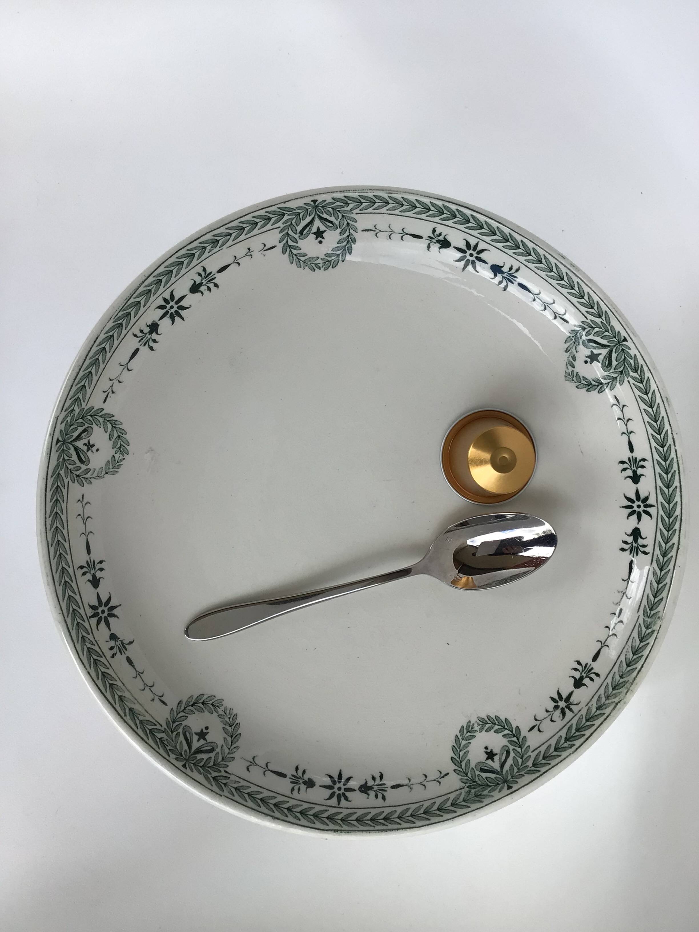 Terre de Fer Digoin dark green standing bowl