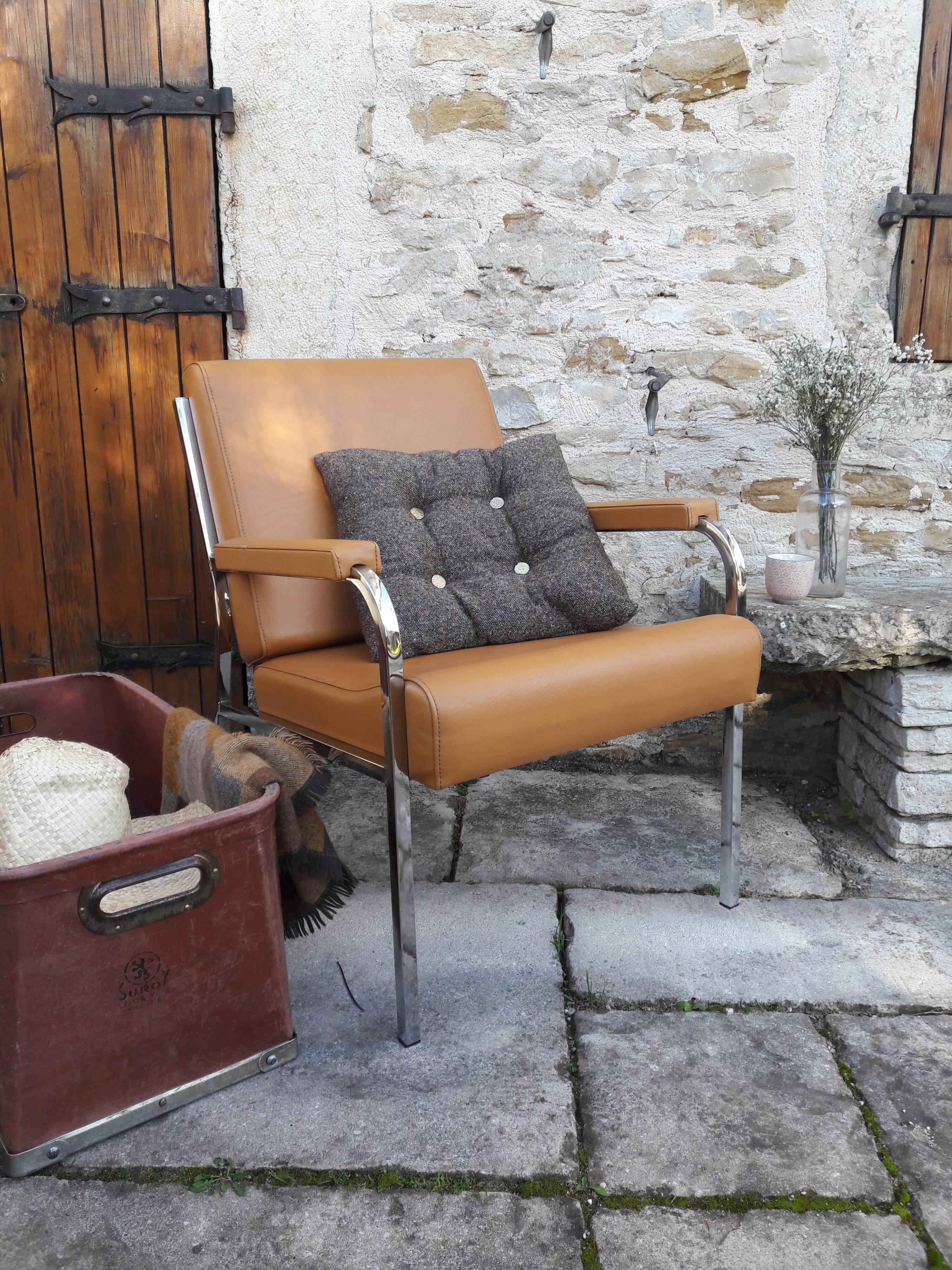 Fauteuil acier chromé et skaï