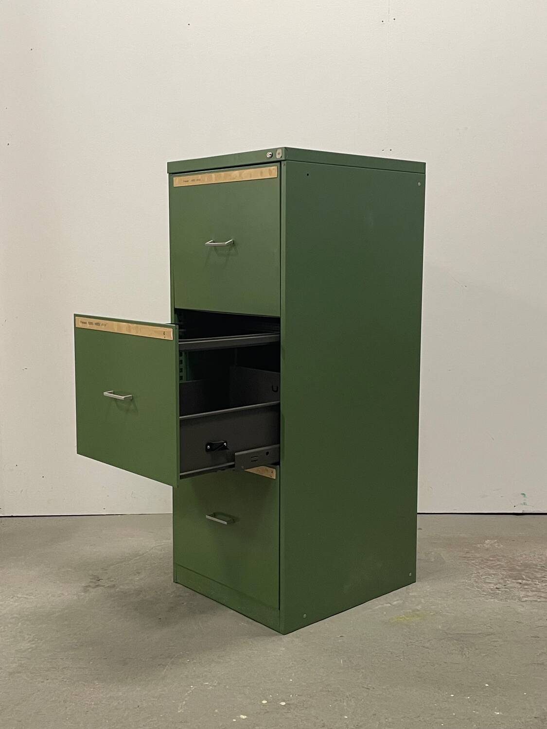 Metal filing cabinet with 3 drawers, 1970s.