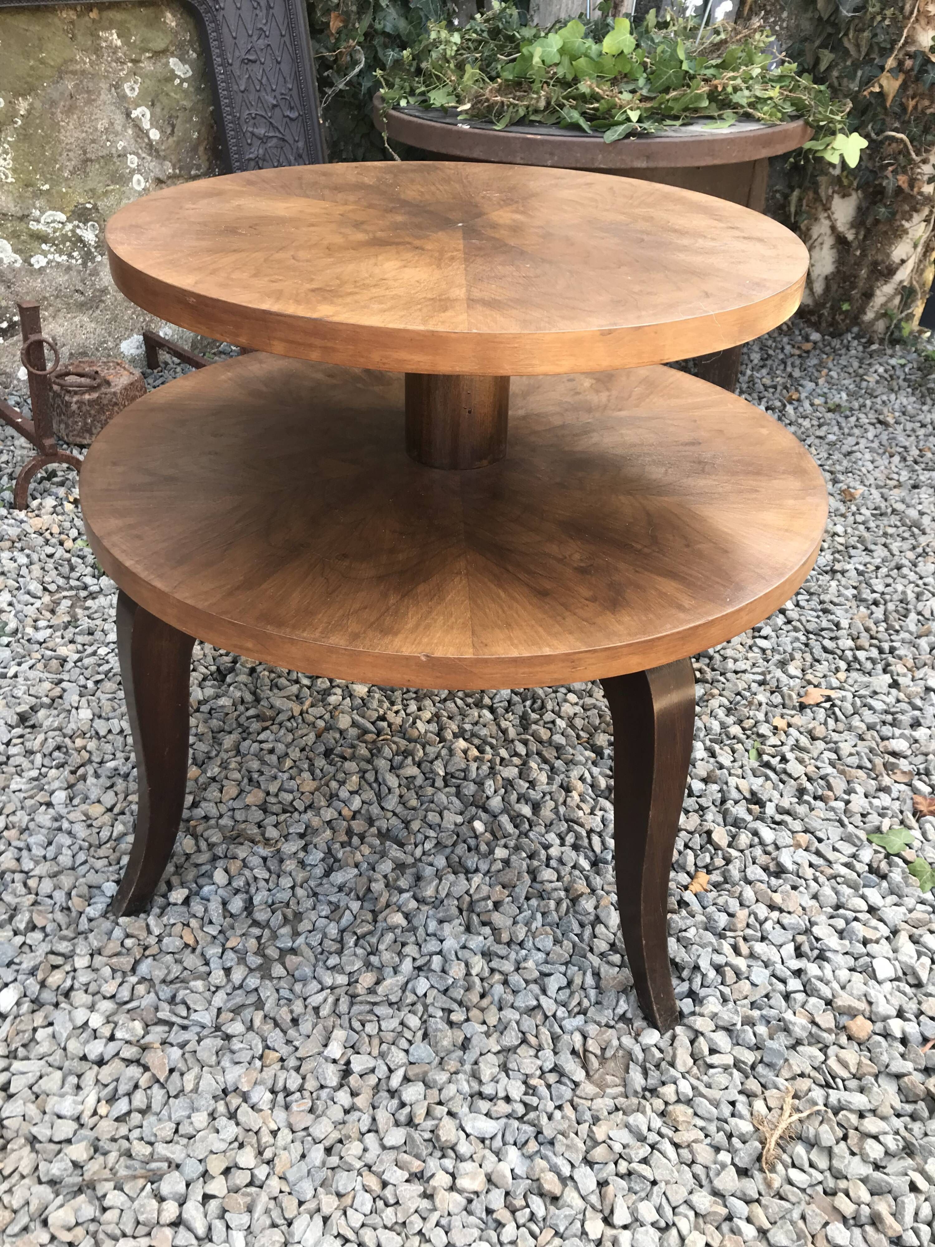 Round dessert table with 2 tiers