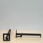 Paire de chenets modernistes en acier et fer forgé