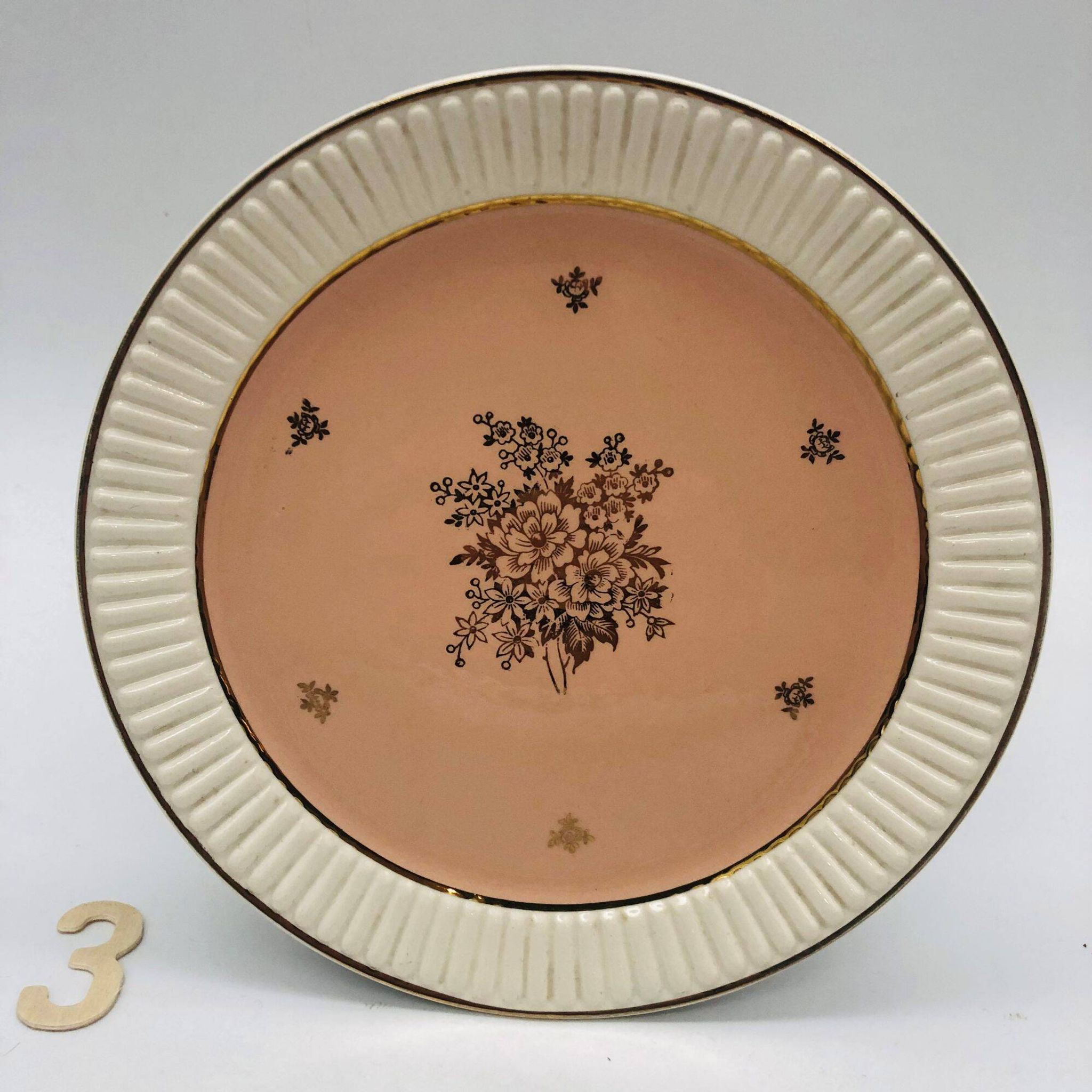 6 Assiettes à dessert et le plat de service, Villeroy & Boch », Météore.