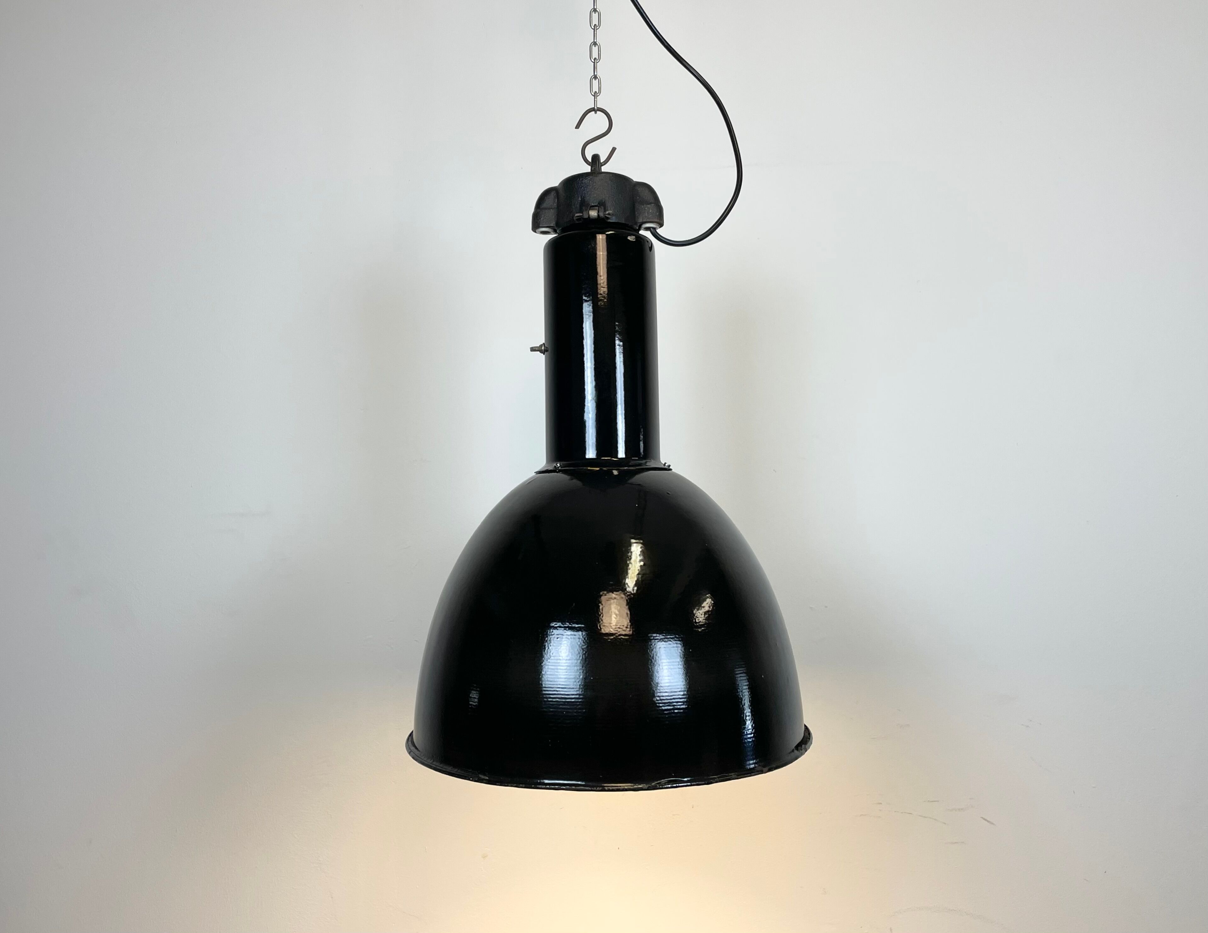 Set of 4 industrial bauhaus black enamel pendant lamps, 1960s