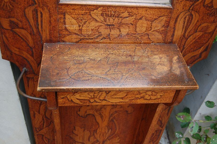 Art Nouveau cloakroom