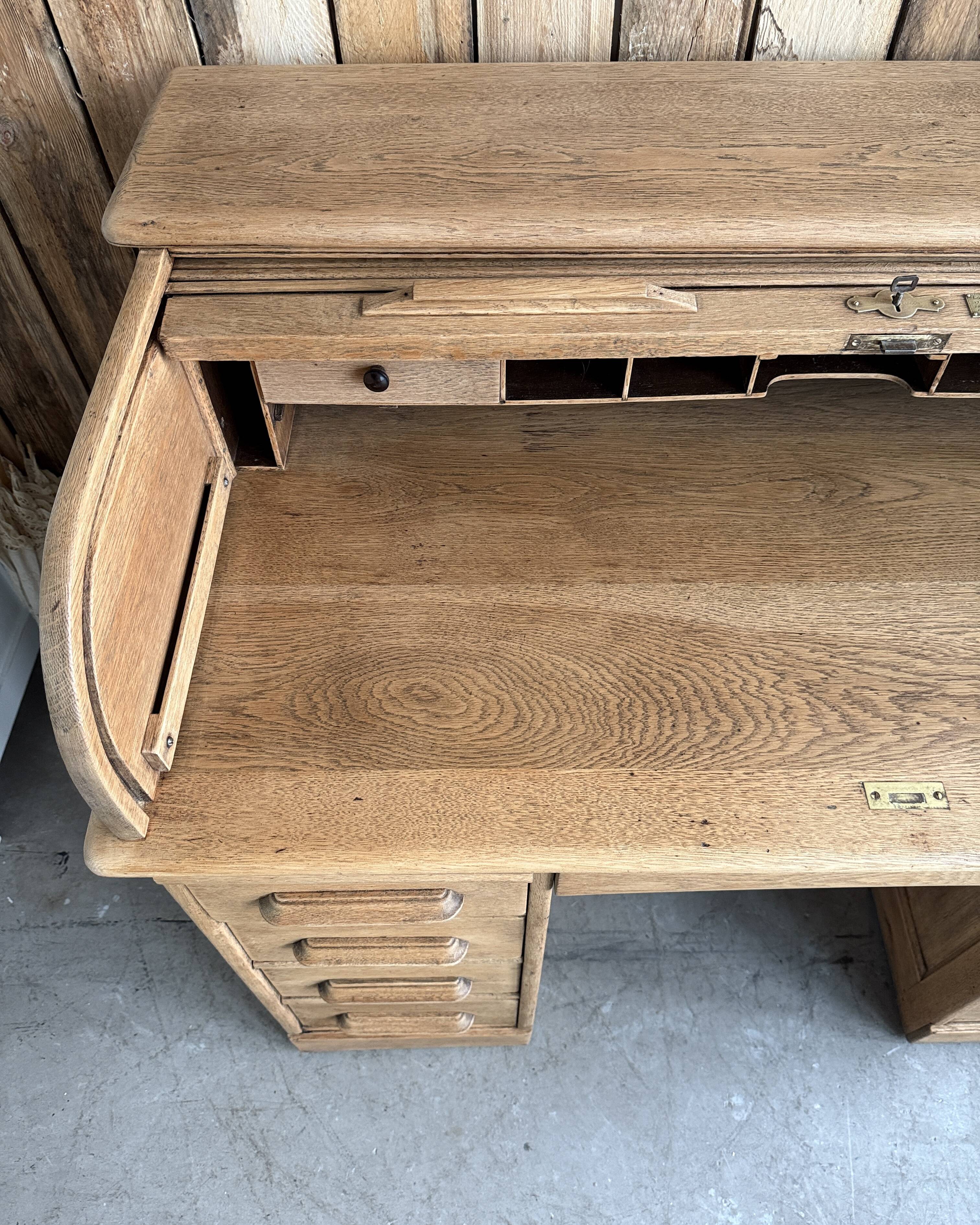 American oak cylinder desk (renovated)