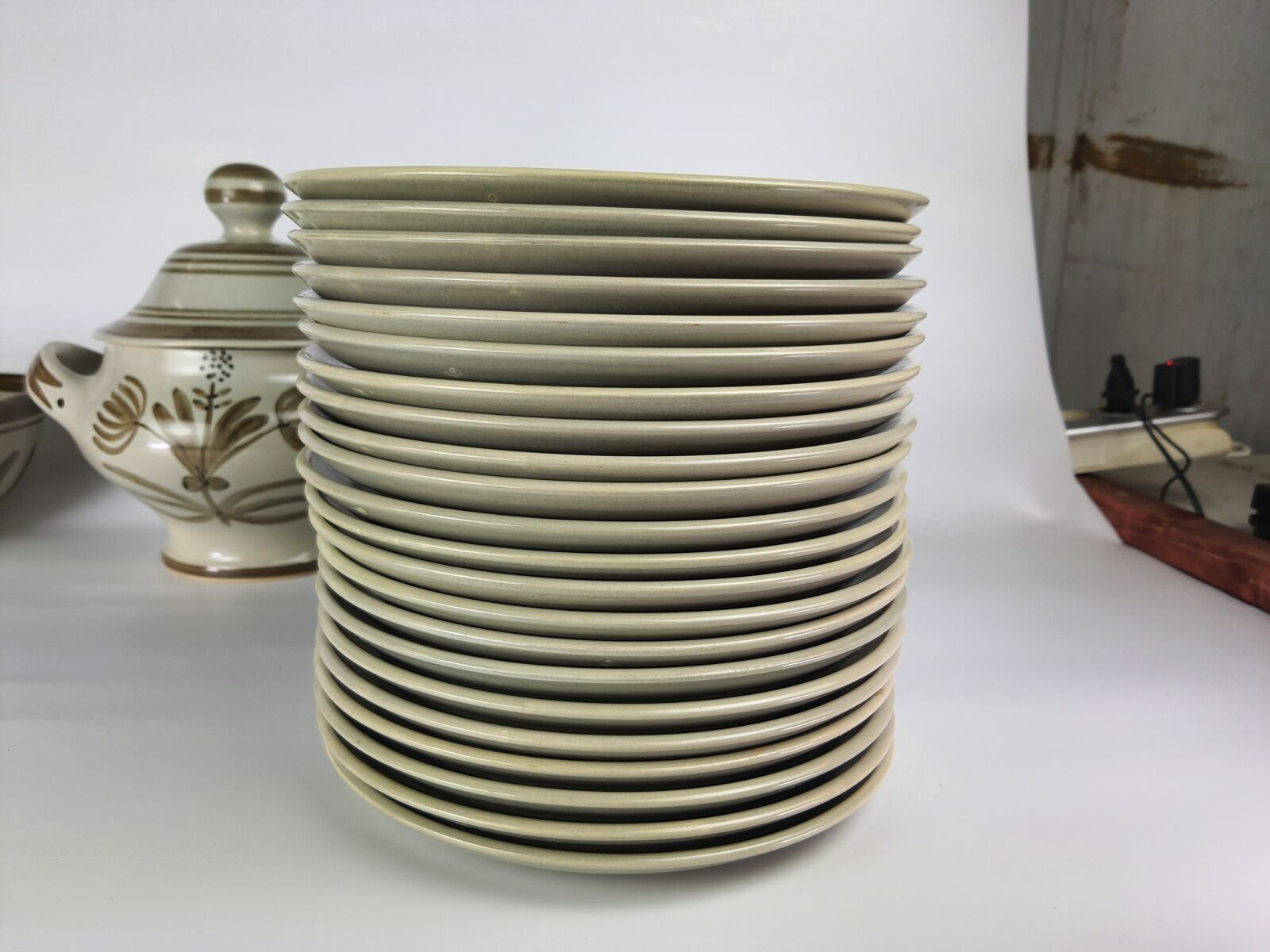 Longchamp 42-piece hand-painted dish service