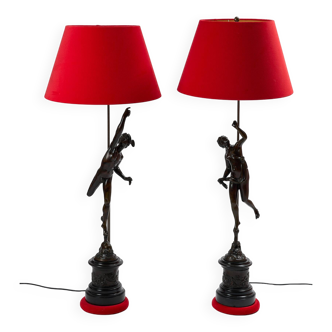 Paire de lampes en bronze avec abat-jours rouges