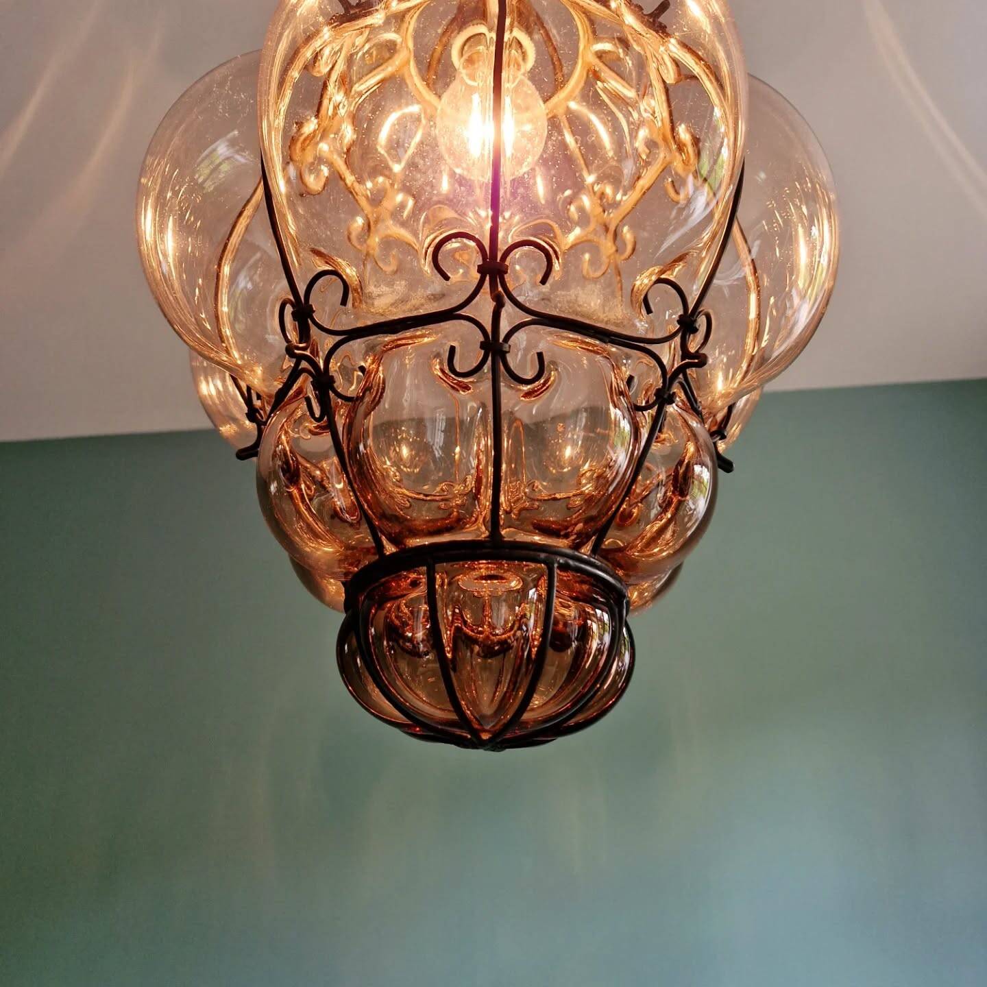 Large Venetian suspension in smoked blown Murano glass, mid-20th century.