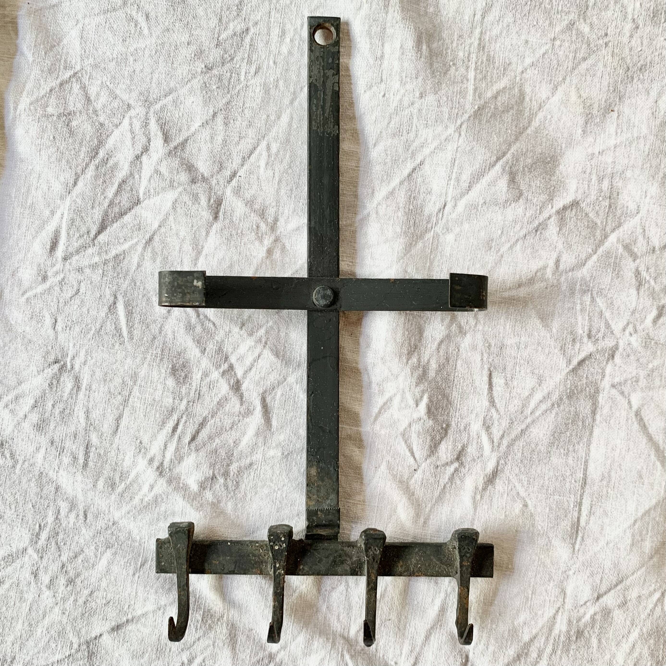 Small glazed ceramic seahorse wall plaque - key ring