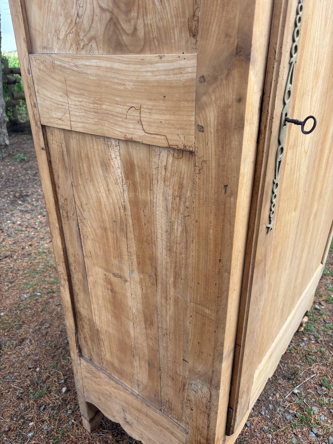 Solid wood bonnet maker