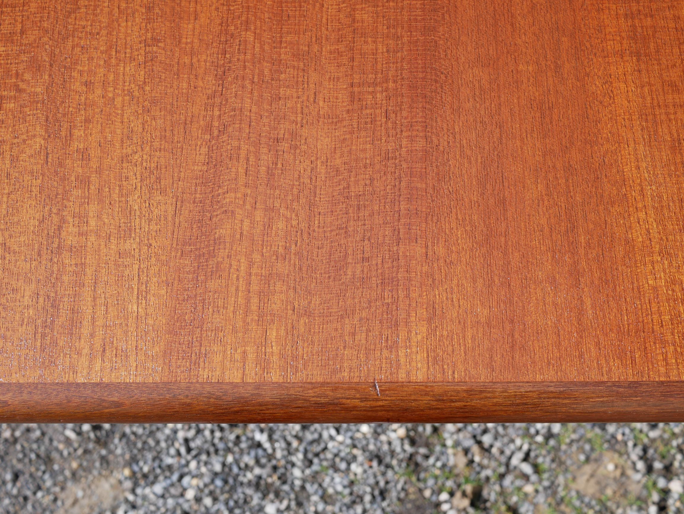 Table de repas scandinave en teck
