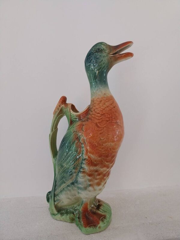 Pichet en Faience de Barbotine, manufacture de Saint-Clément