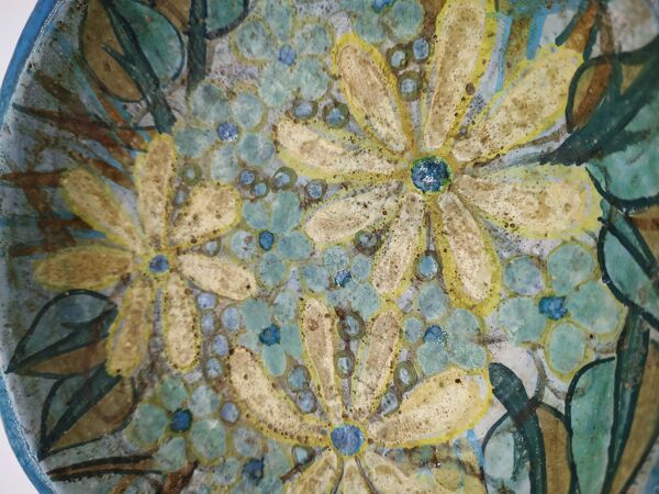 Coupe creuse en grès émaillé bleue au décor de fleurs jaunes