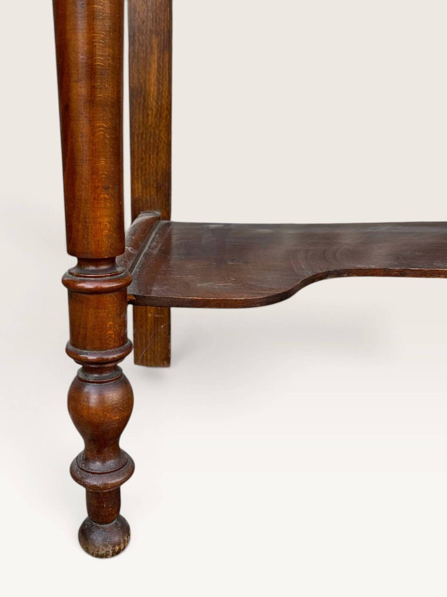 Dressing table in walnut and marble, late 19th century.