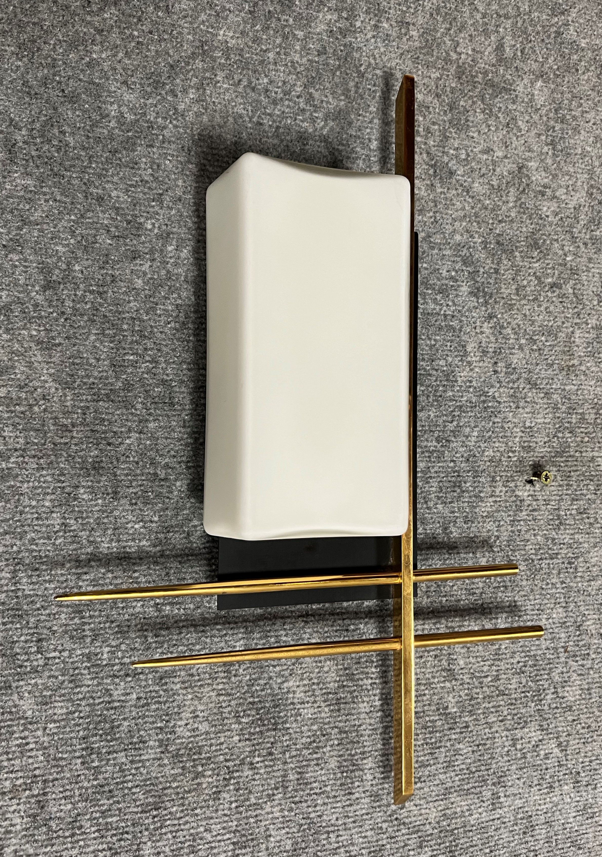 Wall lamp in black wood, gilded brass and opaline