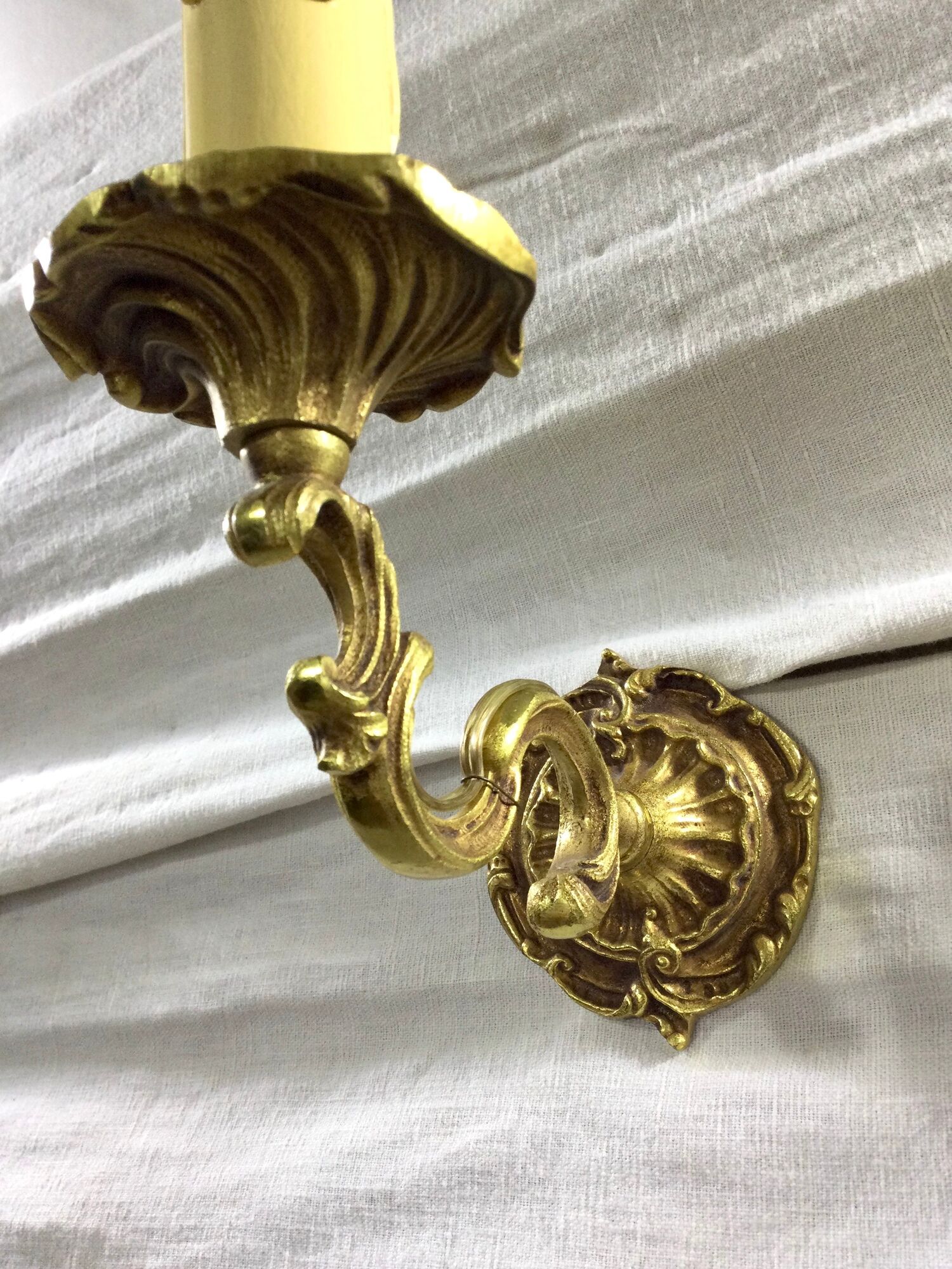 Paire d'appliques 1 lumière en bronze style Louis XV