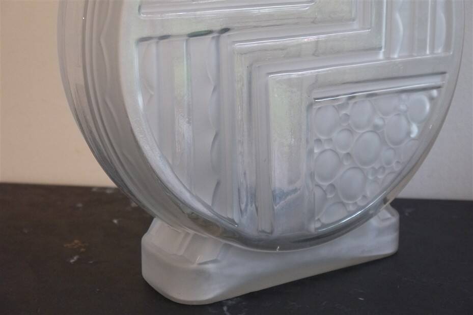 Vase art deco en verre préssé 1930