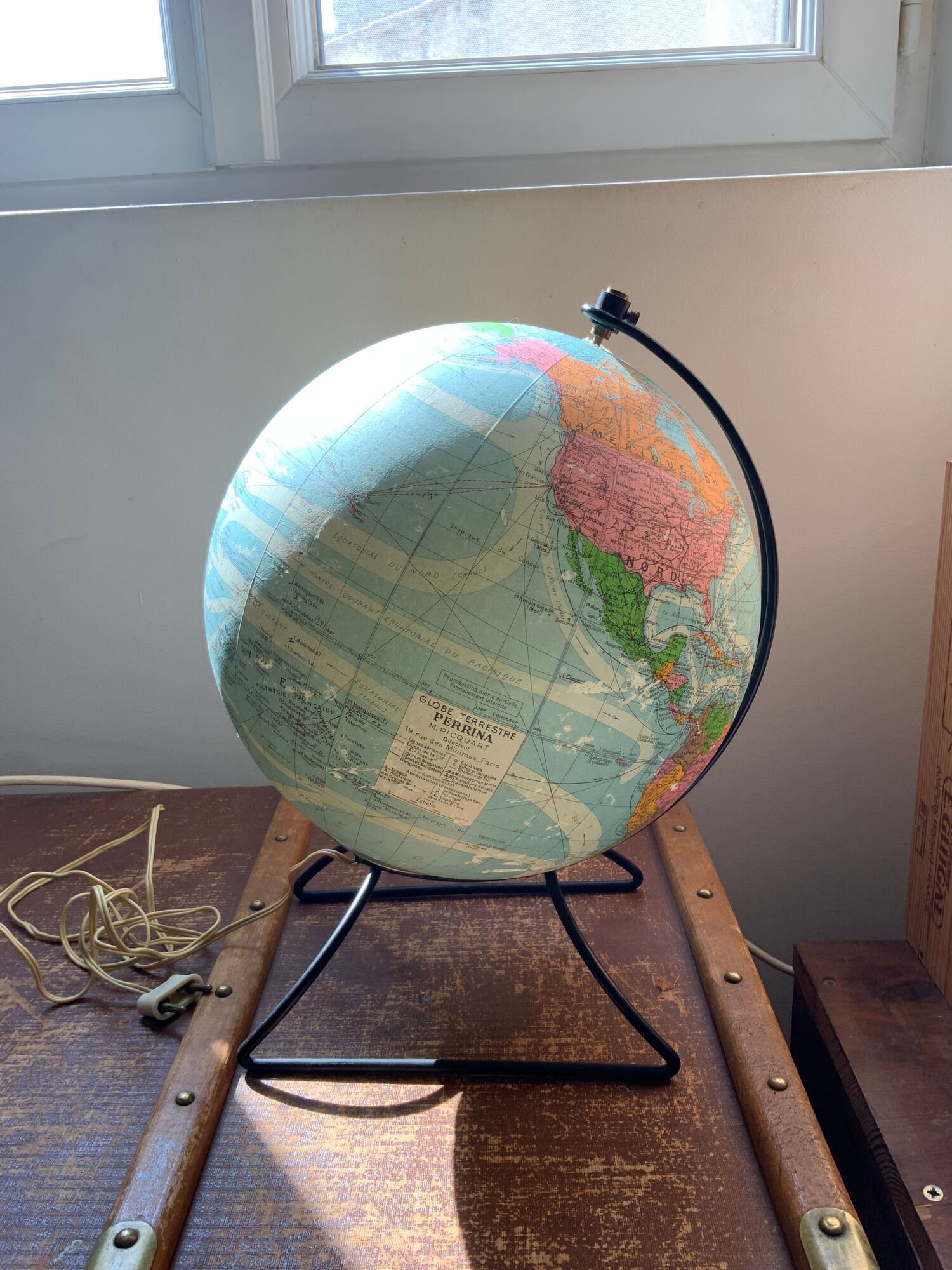 Vintage globe 1930 Perrina Picquart Metal and glass entirely original map geography