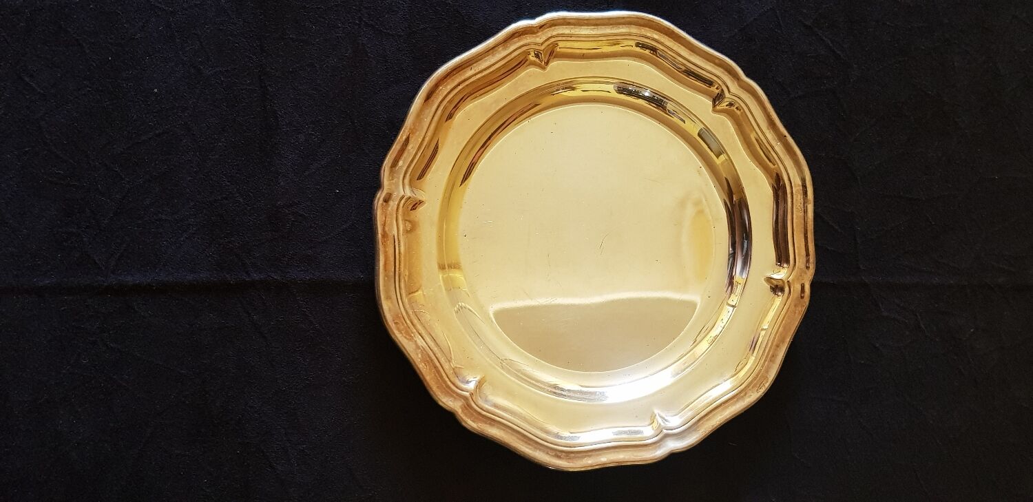 Plat rond christofle en métal argenté.