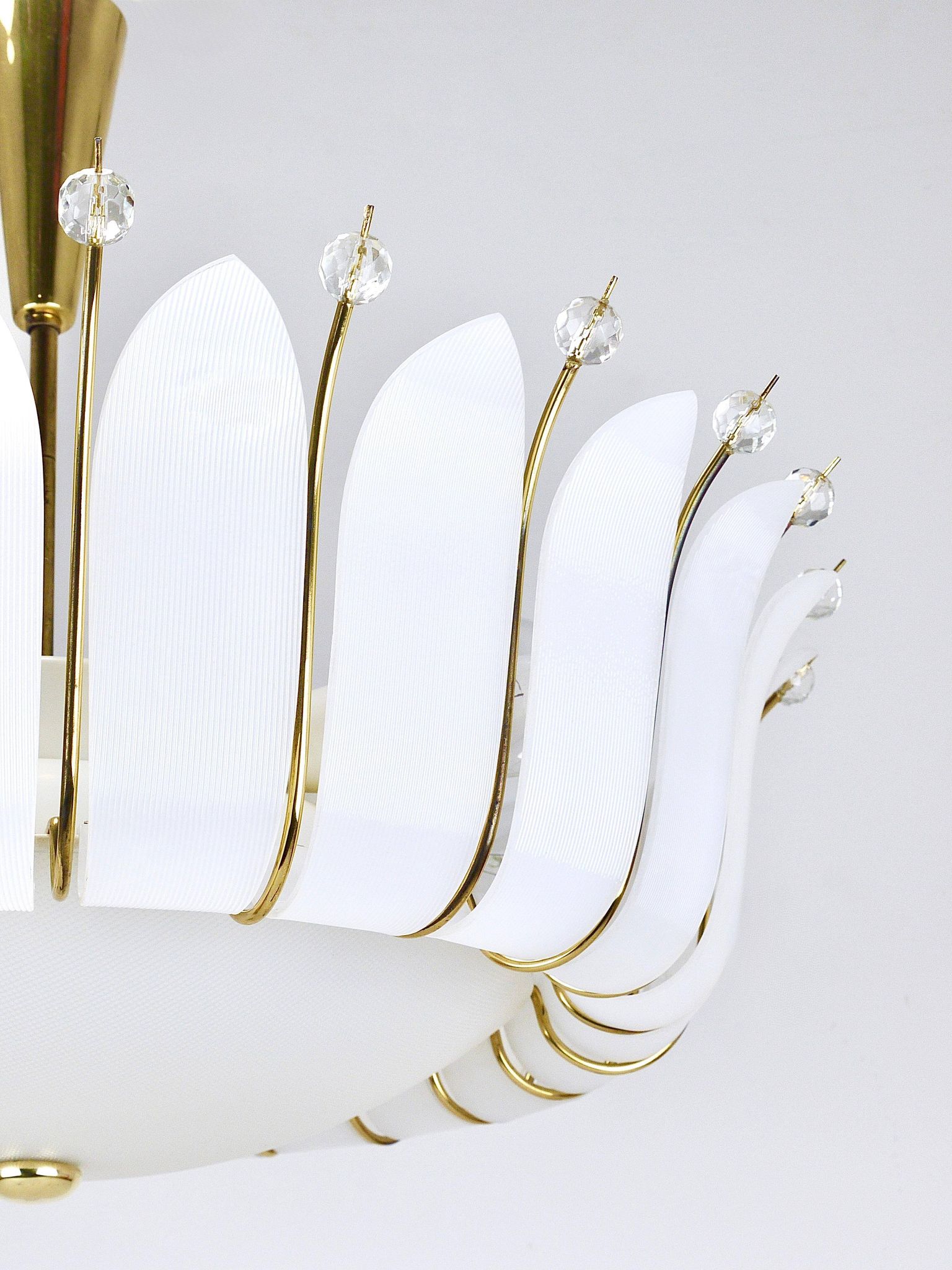 Grand chandelier Rupert Nikoll 27" mid-century brass with leaves, Austria, 1950.