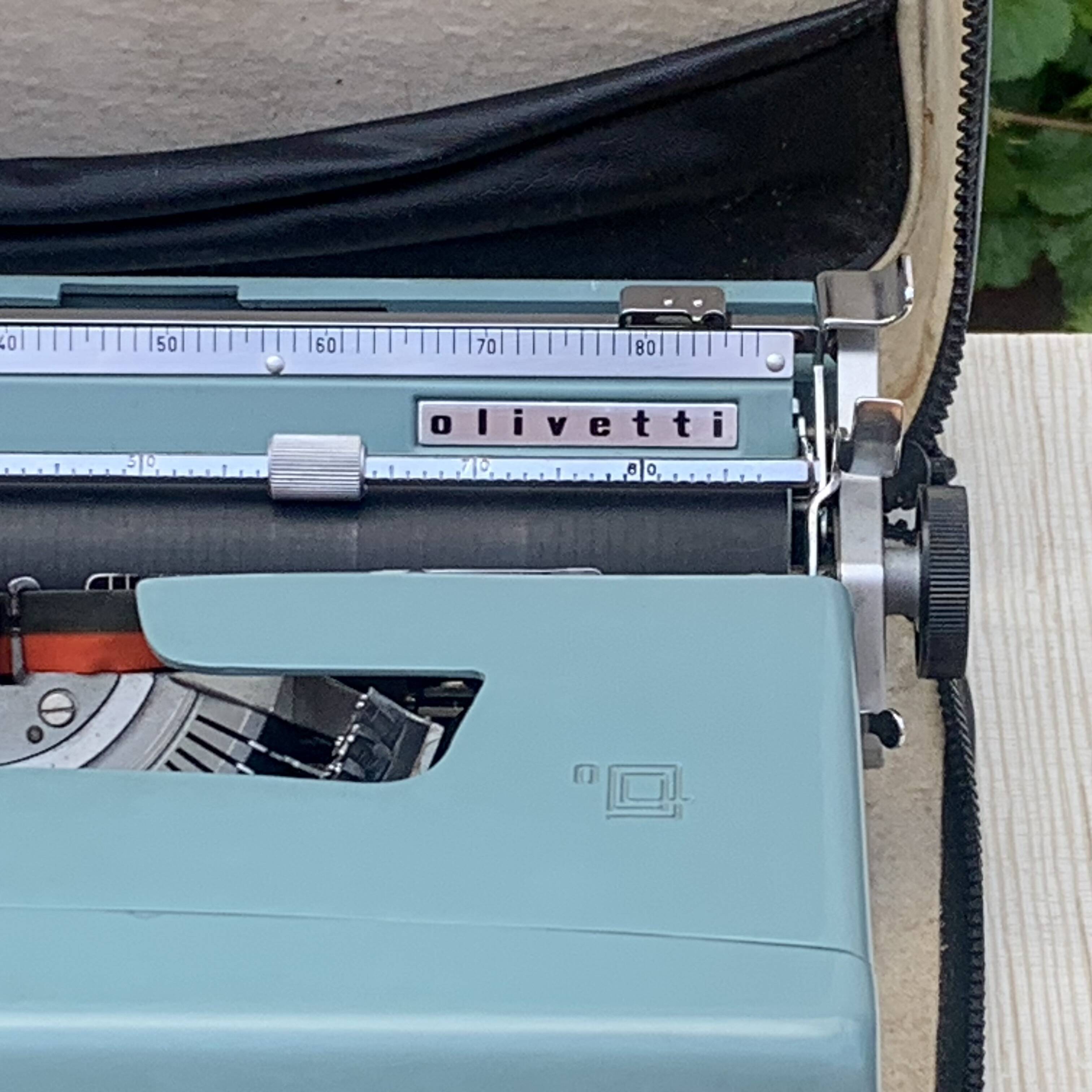 Olivetti Lettera 32 typewriter