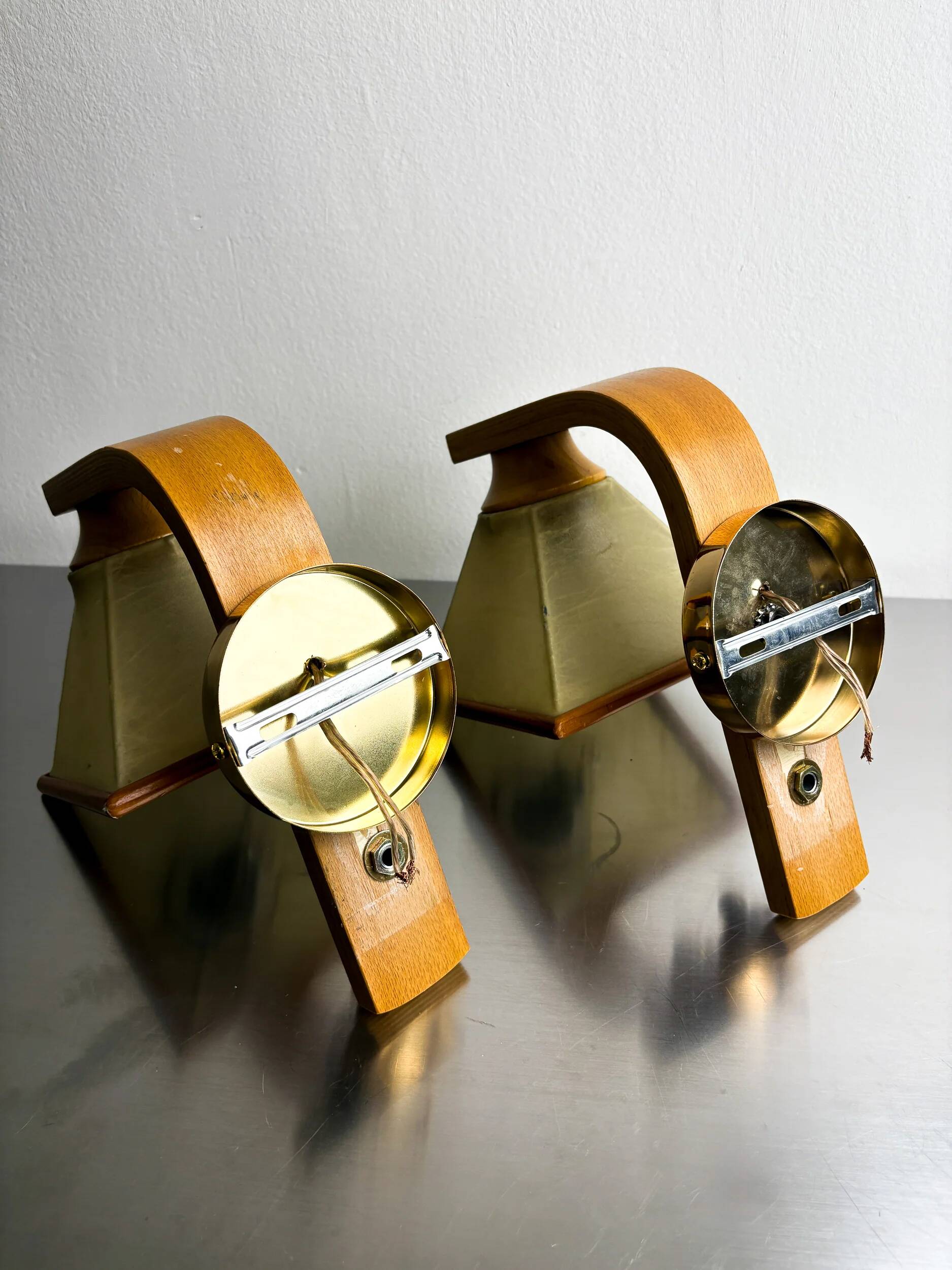 Pair of Italian "Cocoon" wall lights, resin and pine wood, circa 1970s