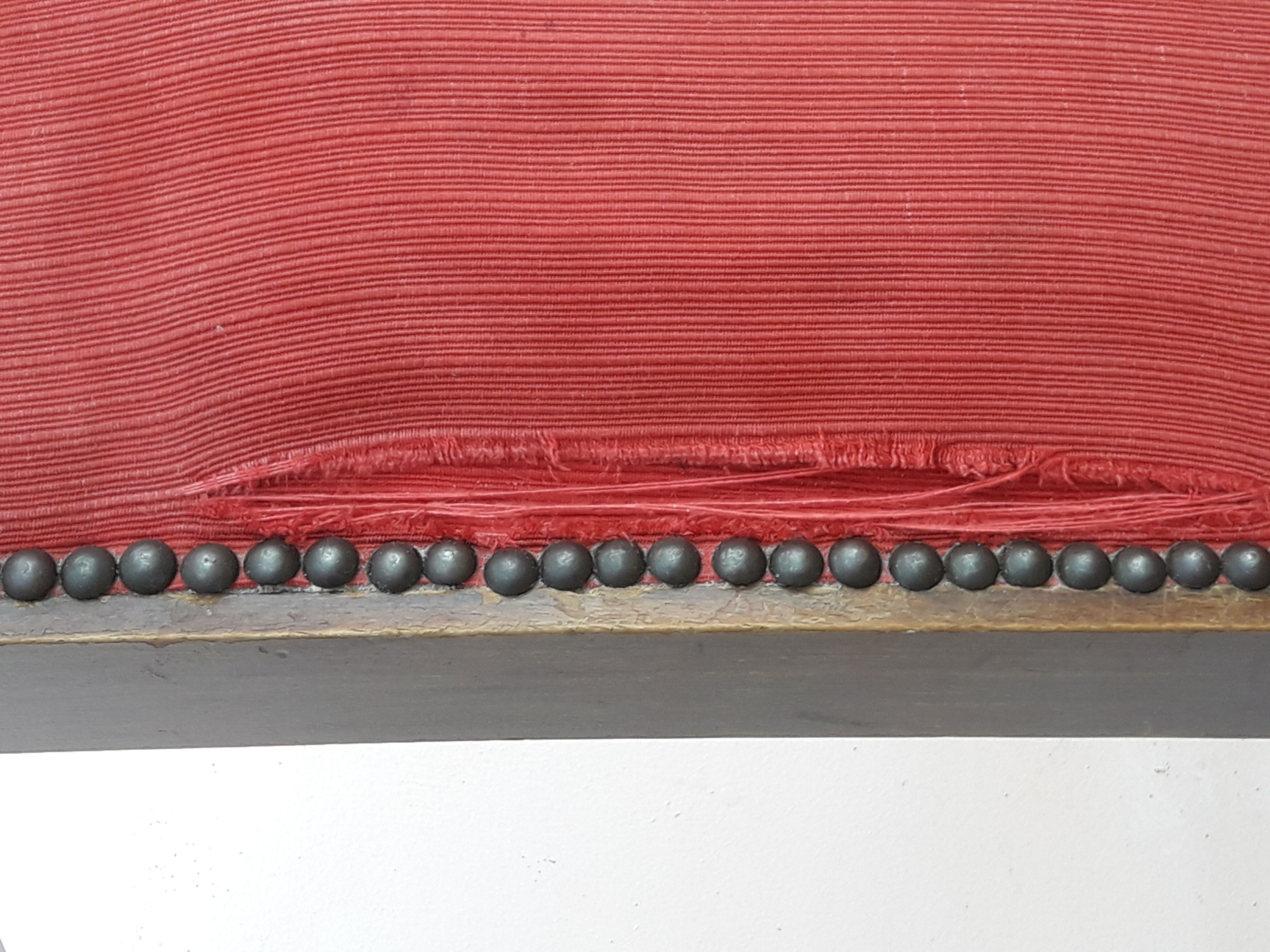 Bridge chair in red ribbed fabric