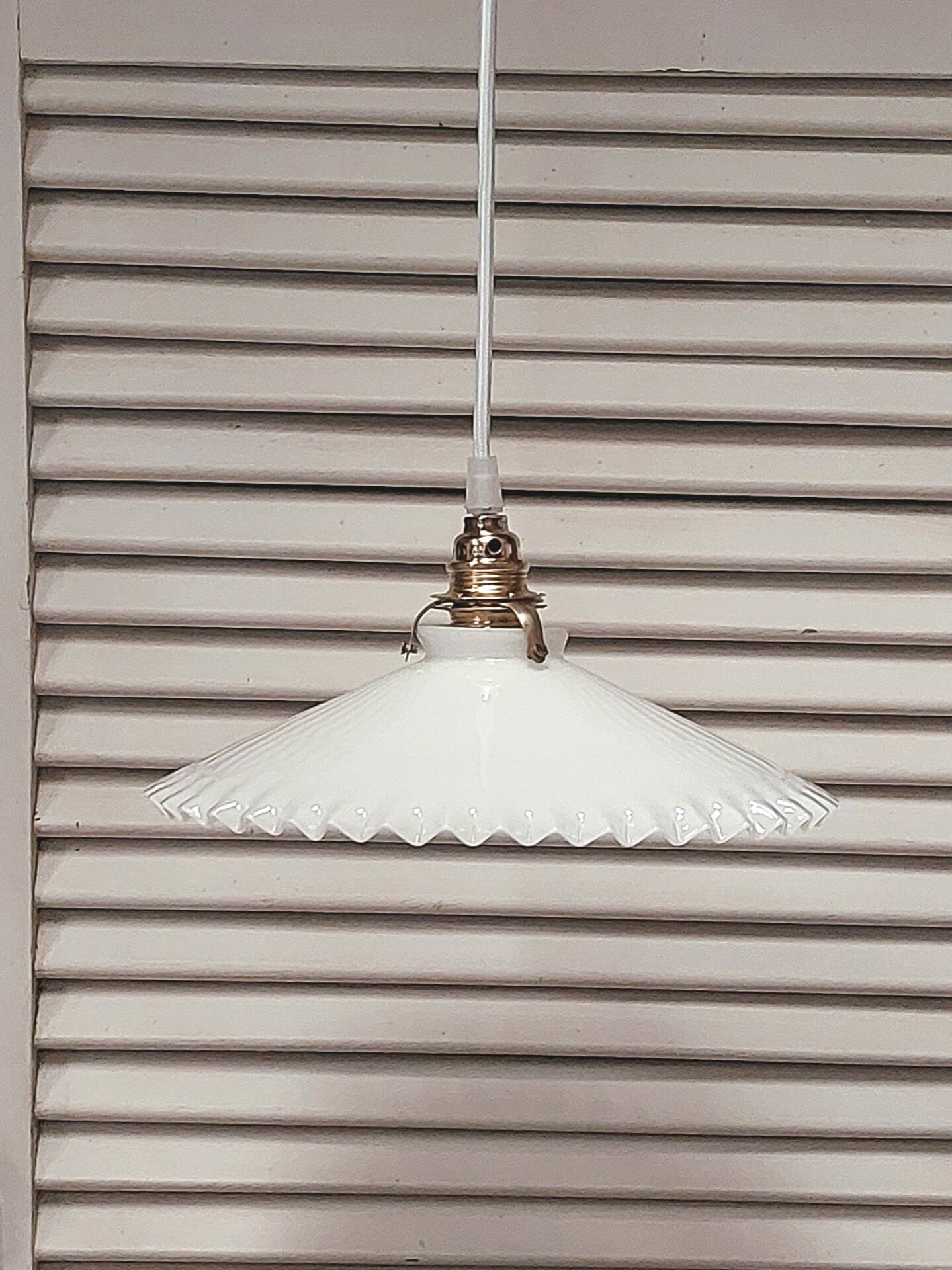 Suspension en opaline blanche 