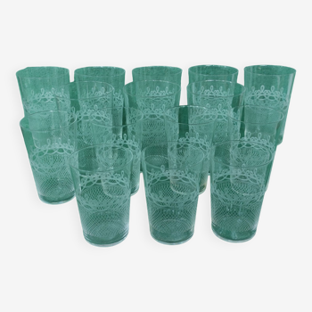 Ensemble 15 anciens verres en cristal gravé