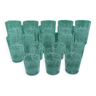 Ensemble 15 anciens verres en cristal gravé