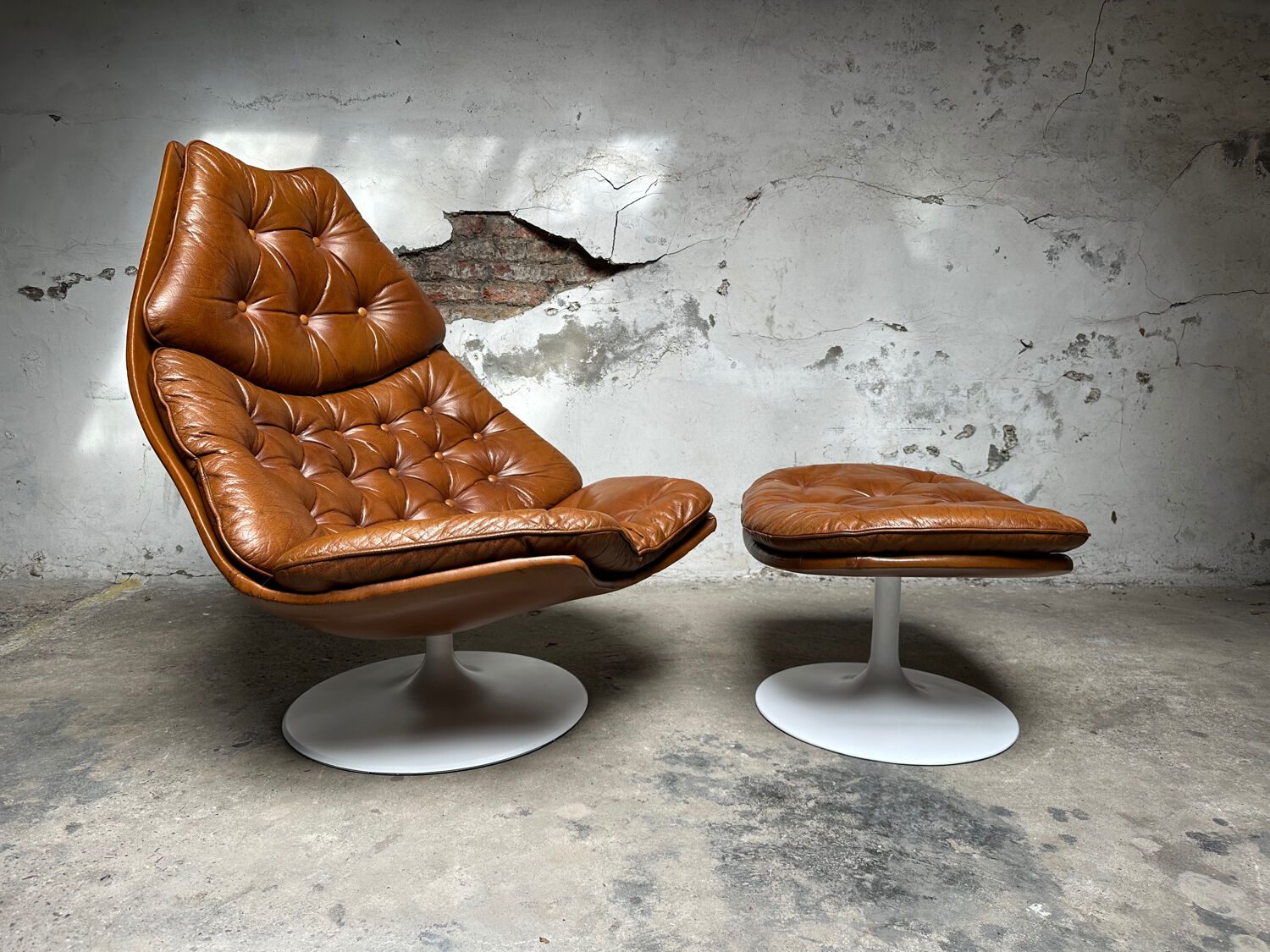 Vintage armchair with ottoman Artifort F588