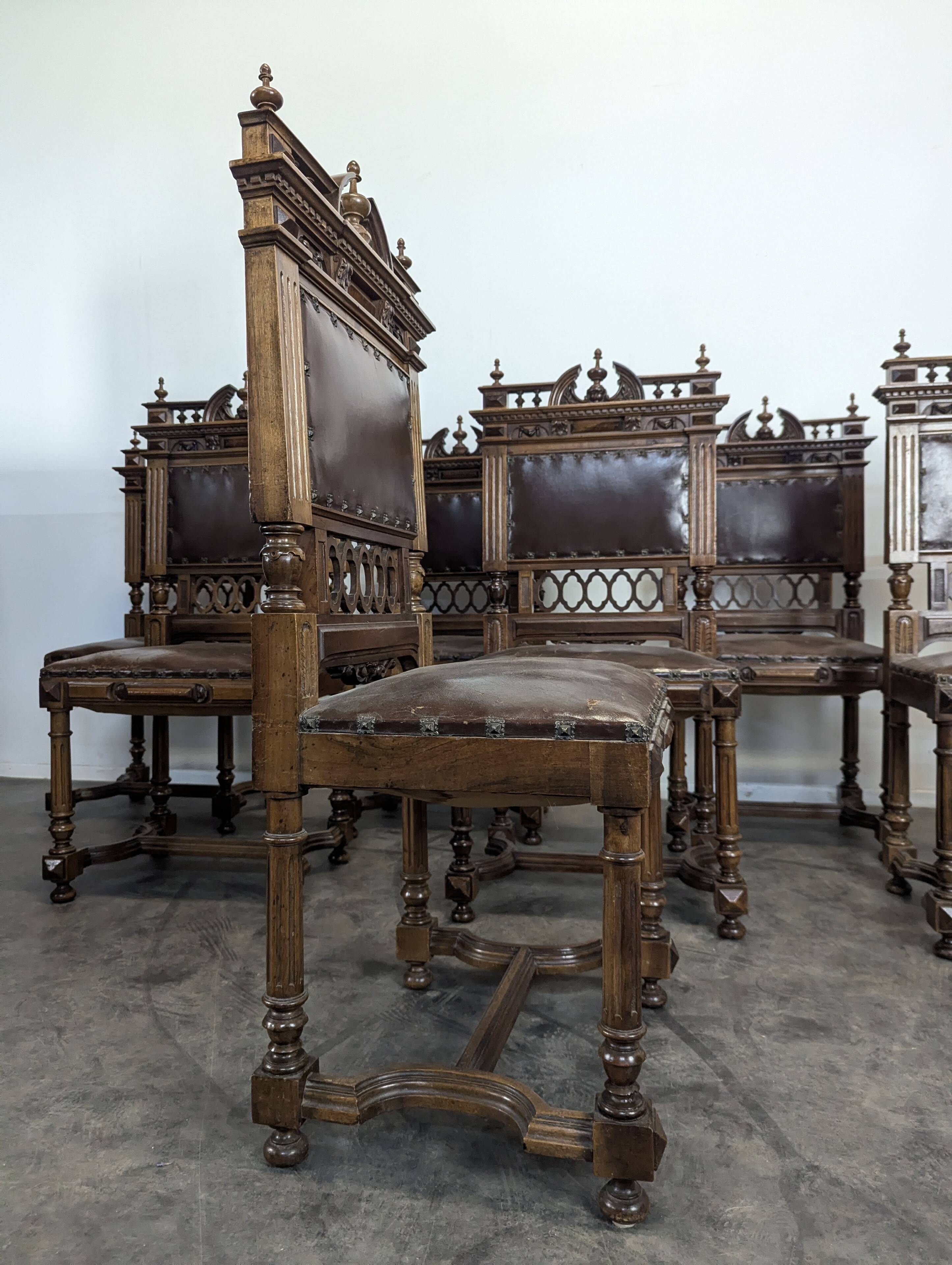 8 Renaissance-style chairs in solid walnut