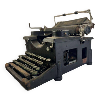 Vintage royal typewriter 1920