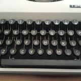 Machine à écrire Adler Tippa S Clavier QWERTY