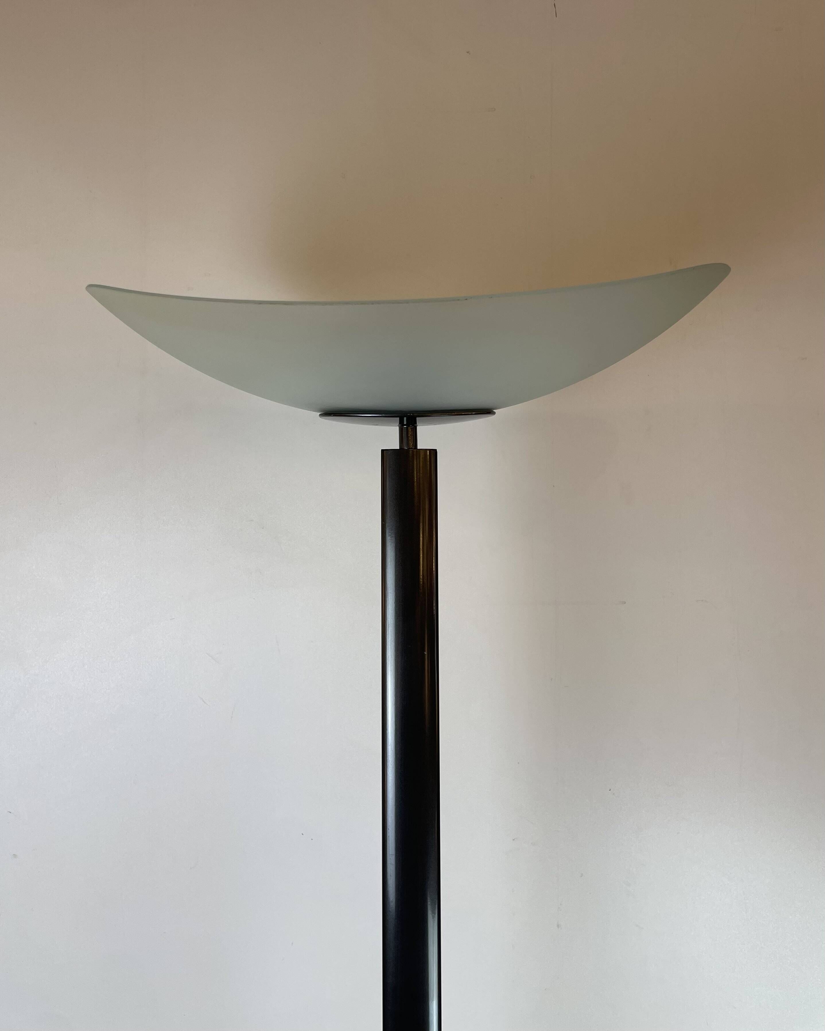 Tebe, lampe sur pied par Ernesto Gismondi pour Artemide, Italie, années 1980.