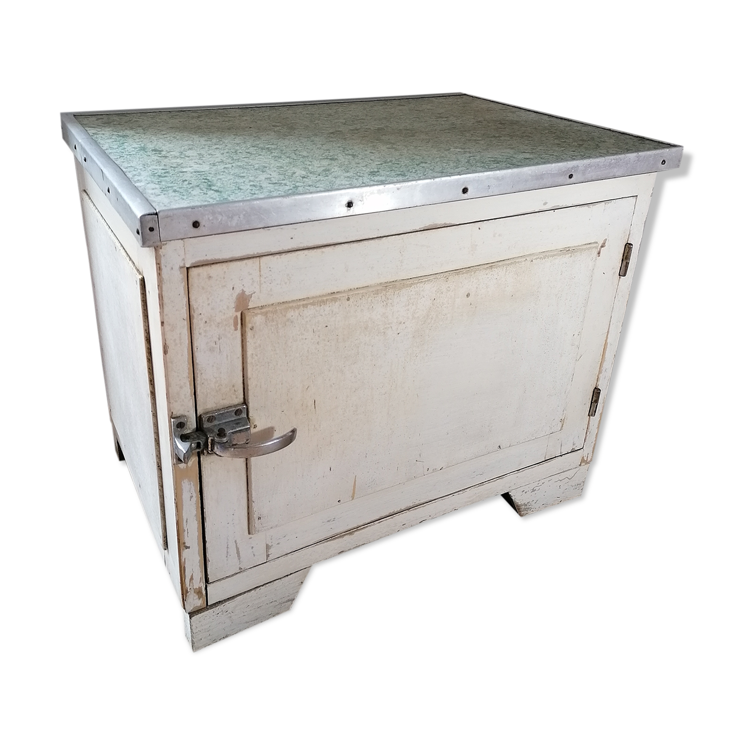 Piece of furniture made of wood and zinc