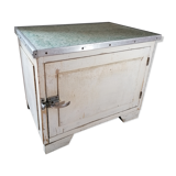 Piece of furniture made of wood and zinc