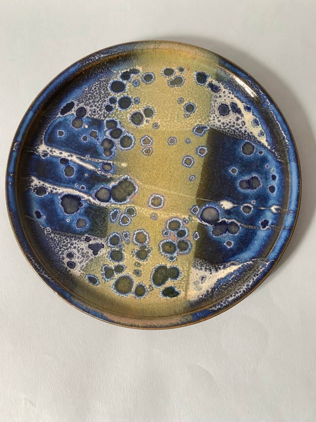 Presentation dish or large plate in enamelled stoneware