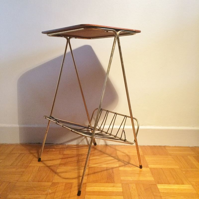 End of vintage magazines door sofa