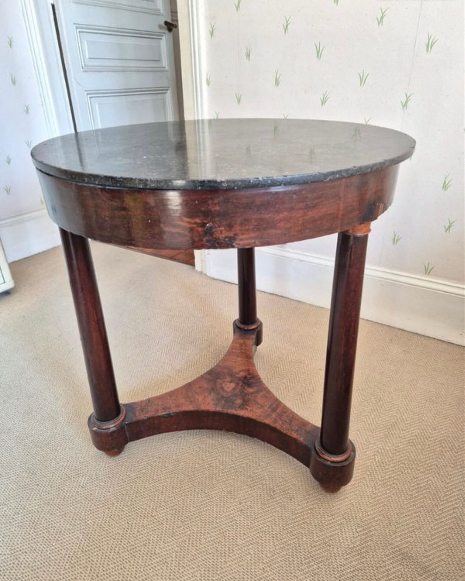 Mahogany gueridon with a marble top