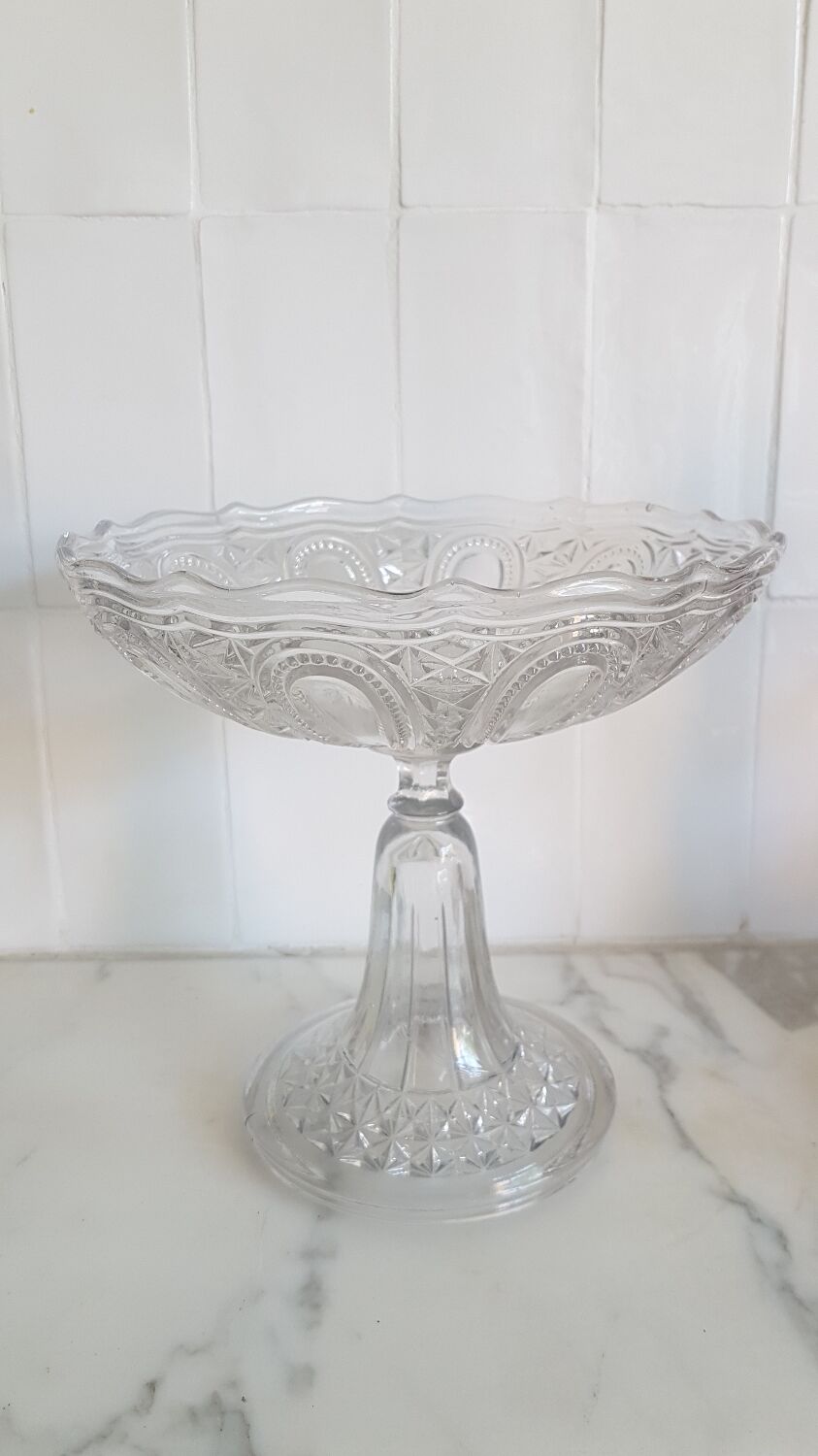 Cast glass stand cup
